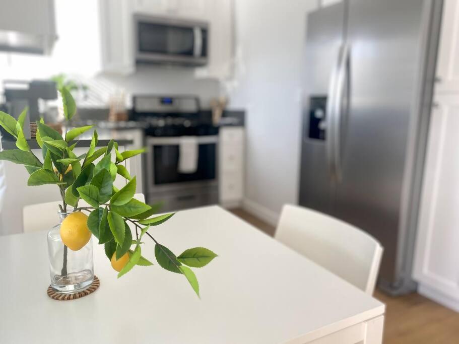 Apartment Steps To The Beach, Main Street And Pacific - Ocean Views *